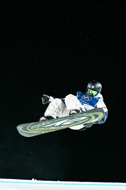 (260207) -- LIVIGNO, Feb. 7, 2026 (Xinhua) -- Kimata Ryoma of Japan competes during the Snowboard Men's Big Air final at the Milan-Cortina 2026 Olympic Winter Games in Livigno, Italy, Feb. 7, 2026. (Xinhua/Hu Chao)