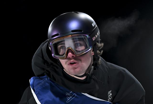 (260207) -- LIVIGNO, Feb. 7, 2026 (Xinhua) -- Dane Menzies of New Zealand competes during the Snowboard Men's Big Air final at the Milan-Cortina 2026 Olympic Winter Games in Livigno, Italy, Feb. 7, 2026. (Xinhua/Xia Yifang)