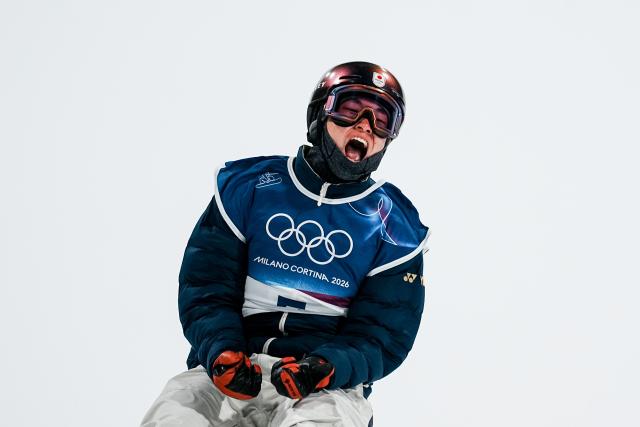 (260207) -- LIVIGNO, Feb. 7, 2026 (Xinhua) -- Kimura Kira of Japan celebrates during the Snowboard Men's Big Air final at the Milan-Cortina 2026 Olympic Winter Games in Livigno, Italy, Feb. 7, 2026. (Xinhua/Hu Chao)