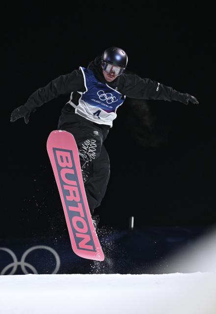 (260207) -- LIVIGNO, Feb. 7, 2026 (Xinhua) -- Dane Menzies of New Zealand competes during the Snowboard Men's Big Air final at the Milan-Cortina 2026 Olympic Winter Games in Livigno, Italy, Feb. 7, 2026. (Xinhua/Xia Yifang)