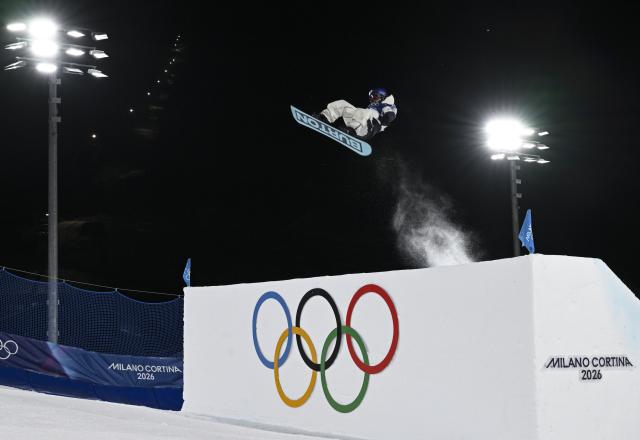 (260207) -- LIVIGNO, Feb. 7, 2026 (Xinhua) -- Ogiwara Hiroto of Japan competes during the Snowboard Men's Big Air final at the Milan-Cortina 2026 Olympic Winter Games in Livigno, Italy, Feb. 7, 2026. (Xinhua/Xia Yifang)