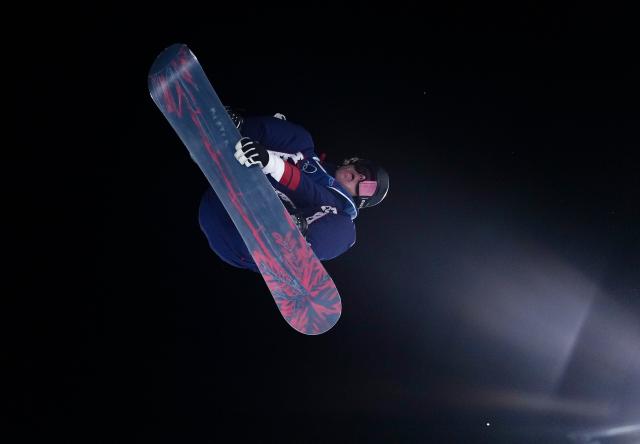 (260207) -- LIVIGNO, Feb. 7, 2026 (Xinhua) -- Oliver Martin of the United States competes during the Snowboard Men's Big Air final at the Milan-Cortina 2026 Olympic Winter Games in Livigno, Italy, Feb. 7, 2026. (Xinhua/Wu Huiwo)