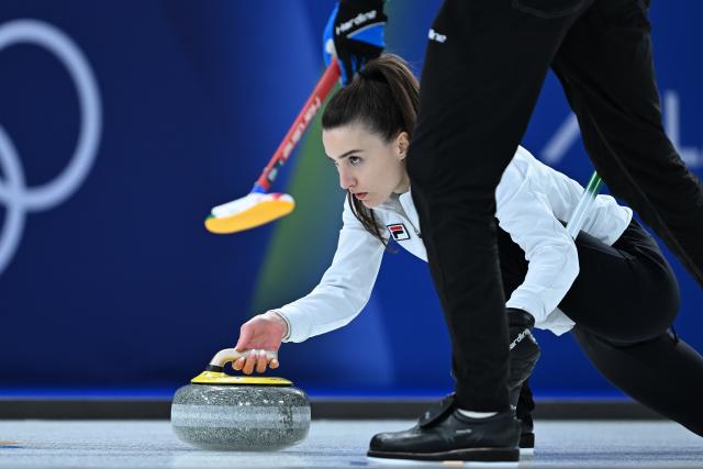 (260207) -- CORTINA D'AMPEZZO, Feb. 7, 2026 (Xinhua) -- Stefania Constantini of Italy competes during the curling mixed doubles round robin session 9 match between Italy and Norway at the Milan-Cortina 2026 Olympic Winter Games in Cortina D'Ampezzo, Italy, Feb. 7, 2026. (Xinhua/Lian Yi)