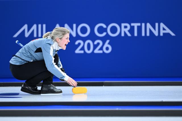(260207) -- CORTINA D'AMPEZZO, Feb. 7, 2026 (Xinhua) -- Kristin Skaslien of Norway competes during the curling mixed doubles round robin session 9 match between Italy and Norway at the Milan-Cortina 2026 Olympic Winter Games in Cortina D'Ampezzo, Italy, Feb. 7, 2026. (Xinhua/Lian Yi)