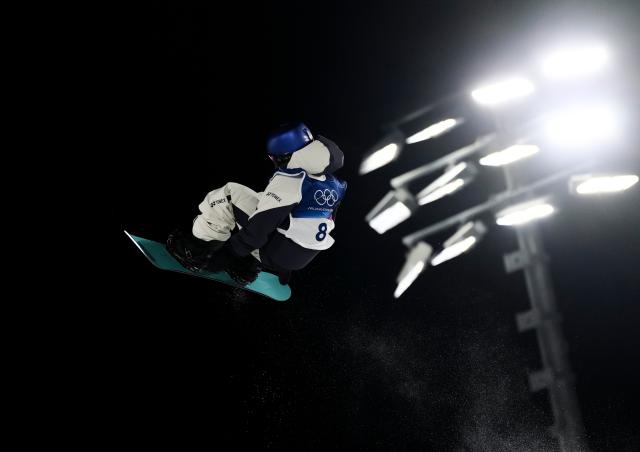 (260207) -- LIVIGNO, Feb. 7, 2026 (Xinhua) -- Ogiwara Hiroto of Japan competes during the Snowboard Men's Big Air final at the Milan-Cortina 2026 Olympic Winter Games in Livigno, Italy, Feb. 7, 2026. (Xinhua/Wu Huiwo)