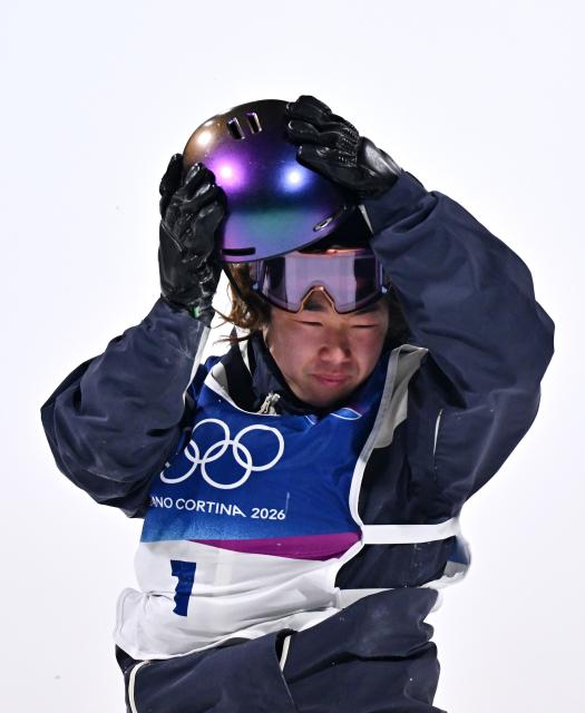 (260208) -- LIVIGNO, Feb. 8, 2026 (Xinhua) -- Hasegawa Taiga of Japan competes during the Snowboard Men's Big Air final at the Milan-Cortina 2026 Olympic Winter Games in Livigno, Italy, Feb. 7, 2026. (Xinhua/Zhang Hongxiang)