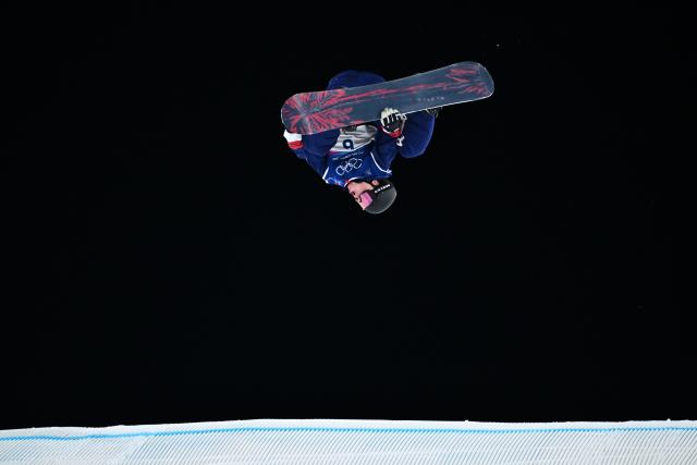 (260208) -- LIVIGNO, Feb. 8, 2026 (Xinhua) -- Oliver Martin of the United States competes during the Snowboard Men's Big Air final at the Milan-Cortina 2026 Olympic Winter Games in Livigno, Italy, Feb. 7, 2026. (Xinhua/Zhang Hongxiang)