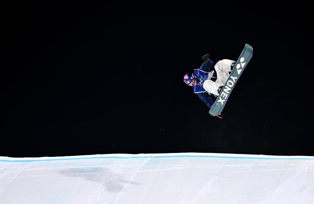 (260208) -- LIVIGNO, Feb. 8, 2026 (Xinhua) -- Kimura Kira of Japan competes during the Snowboard Men's Big Air final at the Milan-Cortina 2026 Olympic Winter Games in Livigno, Italy, Feb. 7, 2026. (Xinhua/Zhang Hongxiang)