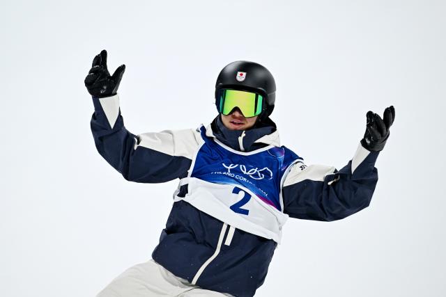 (260208) -- LIVIGNO, Feb. 8, 2026 (Xinhua) -- Kimata Ryoma of Japan celebrates during the Snowboard Men's Big Air final at the Milan-Cortina 2026 Olympic Winter Games in Livigno, Italy, Feb. 7, 2026. (Xinhua/Zhang Hongxiang)
