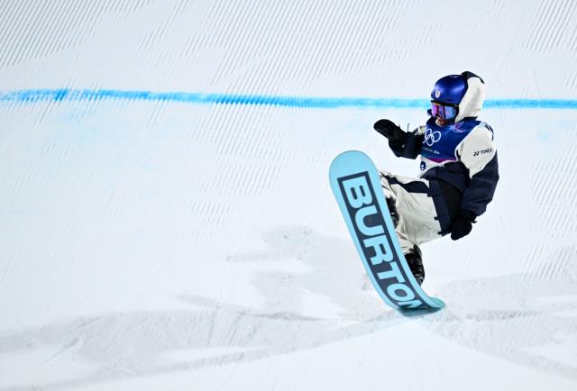 (260208) -- LIVIGNO, Feb. 8, 2026 (Xinhua) -- Ogiwara Hiroto of Japan competes during the Snowboard Men's Big Air final at the Milan-Cortina 2026 Olympic Winter Games in Livigno, Italy, Feb. 7, 2026. (Xinhua/Zhang Hongxiang)