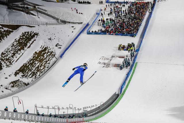 (260208) -- PREDAZZO, Feb. 8, 2026 (Xinhua) -- Abigail Strate of Canada competes during the Ski Jumping Women's Normal Hill Individual of the 2026 Milan-Cortina Winter Olympics in Predazzo, Italy, Feb. 7, 2026. (Xinhua/Huang Wei)