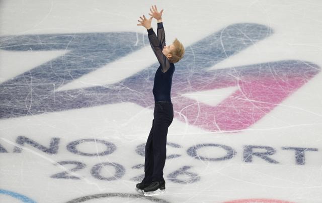 (260208) -- MILAN, Feb. 8, 2026 (Xinhua) -- Daniel Grassl of Italy performs during the short program of men single skating for figure skating team event at the Milan-Cortina 2026 Olympic Winter Games in Milan, Italy, Feb. 7, 2026. (Xinhua/Xue Yuge)