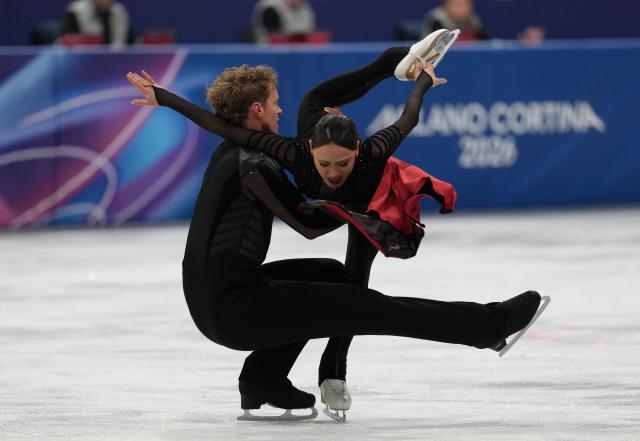 (260208) -- MILAN, Feb. 8, 2026 (Xinhua) -- Madison Chock (R)/Evan Bates of the United States perform during the free dance of ice dance skating for figure skating team event at the Milan-Cortina 2026 Olympic Winter Games in Milan, Italy, Feb. 7, 2026. (Xinhua/Cheng Min)