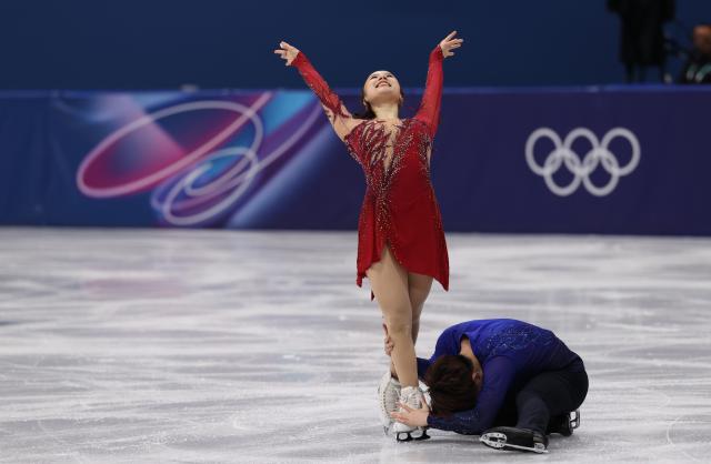 (260208) -- MILAN, Feb. 8, 2026 (Xinhua) -- Yoshida Utana (L)/Morita Masaya of Japan perform during the free dance of ice dance skating for figure skating team event at the Milan-Cortina 2026 Olympic Winter Games in Milan, Italy, Feb. 7, 2026. (Xinhua/Chen Yichen)