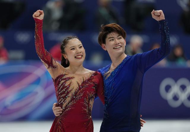 (260208) -- MILAN, Feb. 8, 2026 (Xinhua) -- Yoshida Utana (L)/Morita Masaya of Japan react after performing during the free dance of ice dance skating for figure skating team event at the Milan-Cortina 2026 Olympic Winter Games in Milan, Italy, Feb. 7, 2026. (Xinhua/Cheng Min)