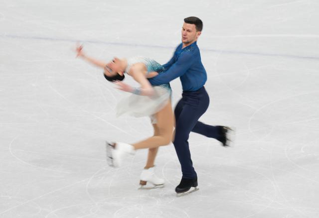 (260208) -- MILAN, Feb. 8, 2026 (Xinhua) -- Charlene Guignard (L)/Marco Fabbri of Italy perform during the free dance of ice dance skating for figure skating team event at the Milan-Cortina 2026 Olympic Winter Games in Milan, Italy, Feb. 7, 2026. (Xinhua/Xue Yuge)