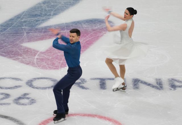 (260208) -- MILAN, Feb. 8, 2026 (Xinhua) -- Charlene Guignard (R)/Marco Fabbri of Italy perform during the free dance of ice dance skating for figure skating team event at the Milan-Cortina 2026 Olympic Winter Games in Milan, Italy, Feb. 7, 2026. (Xinhua/Xue Yuge)