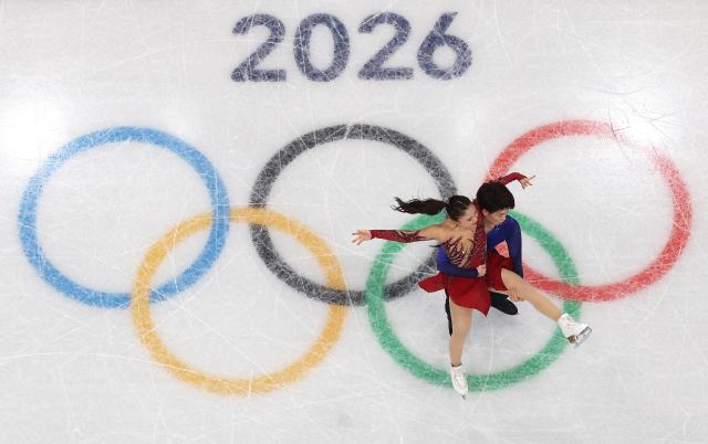 (260208) -- MILAN, Feb. 8, 2026 (Xinhua) -- Yoshida Utana (L)/Morita Masaya of Japan perform during the free dance of ice dance skating for figure skating team event at the Milan-Cortina 2026 Olympic Winter Games in Milan, Italy, Feb. 7, 2026. (Xinhua/Li Ming)