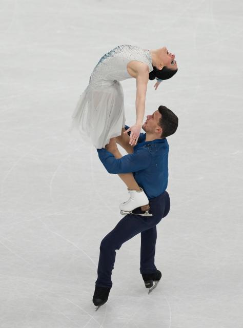 (260208) -- MILAN, Feb. 8, 2026 (Xinhua) -- Charlene Guignard (top)/Marco Fabbri of Italy perform during the free dance of ice dance skating for figure skating team event at the Milan-Cortina 2026 Olympic Winter Games in Milan, Italy, Feb. 7, 2026. (Xinhua/Xue Yuge)