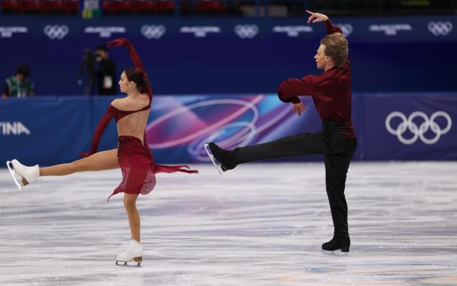 (260208) -- MILAN, Feb. 8, 2026 (Xinhua) -- Diana Davis (L)/Gleb Smolkin of Georgia perform during the free dance of ice dance skating for figure skating team event at the Milan-Cortina 2026 Olympic Winter Games in Milan, Italy, Feb. 7, 2026. (Xinhua/Chen Yichen)