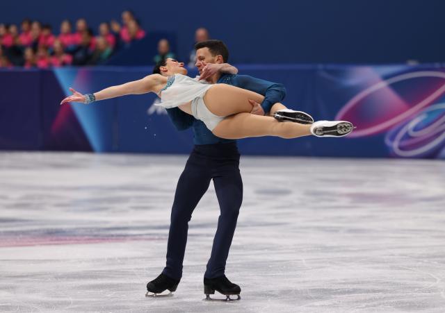 (260208) -- MILAN, Feb. 8, 2026 (Xinhua) -- Charlene Guignard (front)/Marco Fabbri of Italy perform during the free dance of ice dance skating for figure skating team event at the Milan-Cortina 2026 Olympic Winter Games in Milan, Italy, Feb. 7, 2026. (Xinhua/Chen Yichen)