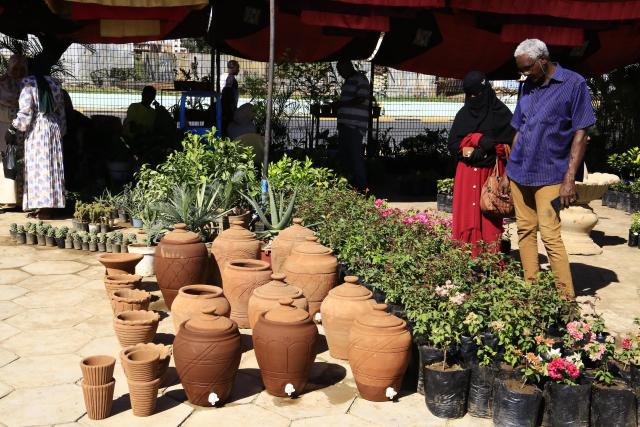(260208) -- KHARTOUM, Feb. 8, 2026 (Xinhua) -- People visit the flower festival in Khartoum, Sudan, on Feb. 7, 2026.
  Khartoum this week hosted its first Flower Festival in nearly three years, a rare sign of recovery in a city scarred by war. The weeklong event is the largest horticulture and landscaping exhibition held in the capital since fighting erupted in April 2023. 
  TO GO WITH "Roundup: Flower festival brings color back to Sudan's capital after years of war" (Photo by Mohamed Khidir/Xinhua)