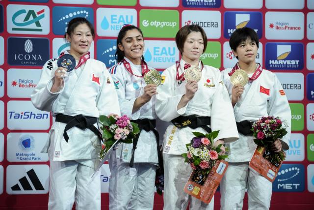 (260208) -- PARIS, Feb. 8, 2026 (Xinhua) -- Gold medalist Shirine Boukli (2nd L) of France, silver medalist Zhuang Wenna (1st L) of China along with bronze medalists Hui Xinran (1st R) of China and Koga Wakana of Japan pose for photo during the awarding ceremony for the women's -48kg match at the Grand Slam judo tournament  in Paris, France, Feb. 7, 2026. (Photo by Aurelien Morissard/Xinhua)