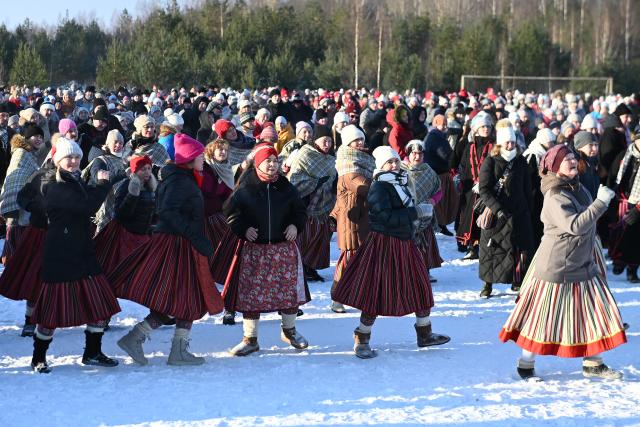 (260208) -- KOHTLA-NOMME, Feb. 8, 2026 (Xinhua) -- People in traditional costumes take part in a winter dance festival in Kohtla-Nomme, Estonia, Feb. 7, 2026. (Photo by Sergei Stepanov/Xinhua)