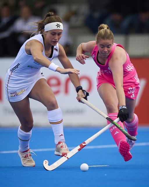 (260208) -- VALENCIA, Feb. 8, 2026 (Xinhua) -- Teresa Lima (L) of Spain vies with Ida-Marie Kollinger of Germany during an FIH Hockey Pro League women's match between Spain and Germany in Valencia, Spain, Feb. 7, 2026. (Photo by Pablo Morano/Xinhua)