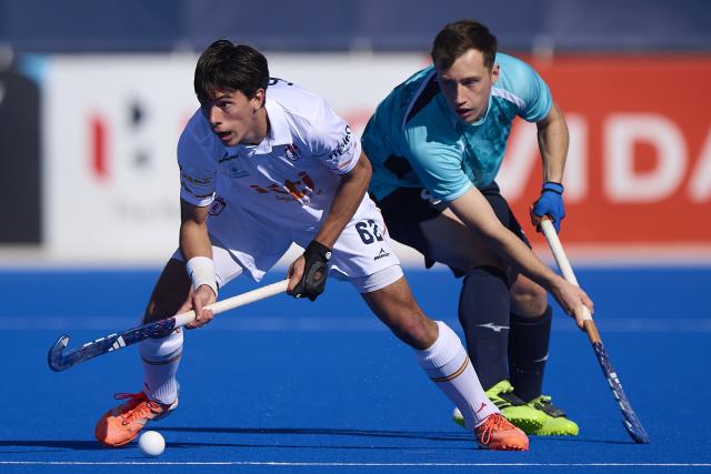 (260208) -- VALENCIA, Feb. 8, 2026 (Xinhua) -- Ignacio Cobos (L) of Spain vies with Jacob Payton of England during an FIH Hockey Pro League men's match between Spain and England in Valencia, Spain. Feb. 7, 2026. (Photo by Pablo Morano/Xinhua)