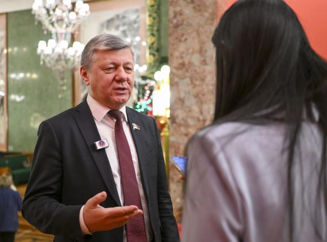 (260208) -- MOSCOW, Feb. 8, 2026 (Xinhua) -- Dmitry Novikov, First Deputy Chairman of the State Duma Committee on International Affairs, receives an interview with Xinhua during the Spring Festival reception for Russian friends in Moscow, Russia, on Feb. 6, 2026.
  During the Spring Festival reception for Russian friends held in the Chinese Embassy in Russia on Friday, Russian officials voiced their hope for more cooperation with China while delivering Chinese New Year greetings. 
  TO GO WITH "Russian officials voice hope for greater cooperation as Chinese New Year comes" (Xinhua/Hao Jianwei)