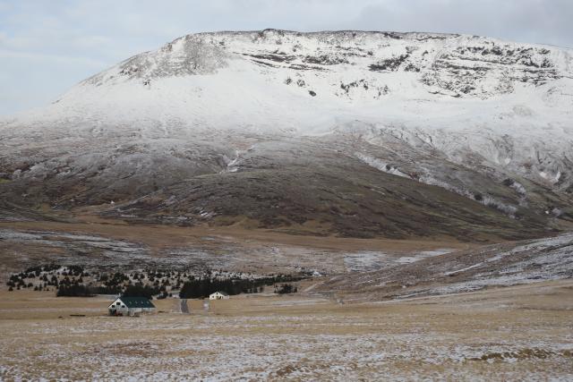 (260208) -- REYKJAVIK, Feb. 8, 2026 (Xinhua) -- This photo taken on Feb. 7, 2026 shows a winter scenery on Iceland. (Xinhua/Zhu Haochen)