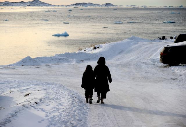 (260208) -- NUUK, Feb. 8, 2026 (Xinhua) -- People walk along the seaside in Nuuk, Greenland, an autonomous territory of Denmark, on Feb. 7, 2026. (Xinhua/Li Ying)