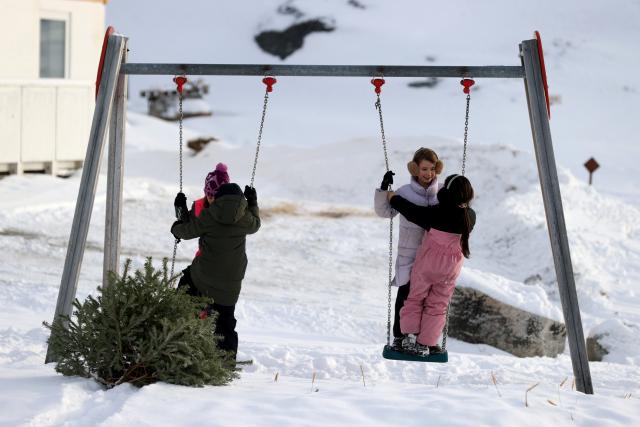 (260208) -- NUUK, Feb. 8, 2026 (Xinhua) -- Children swing in Nuuk, Greenland, an autonomous territory of Denmark, on Feb. 7, 2026. (Xinhua/Li Ying)
