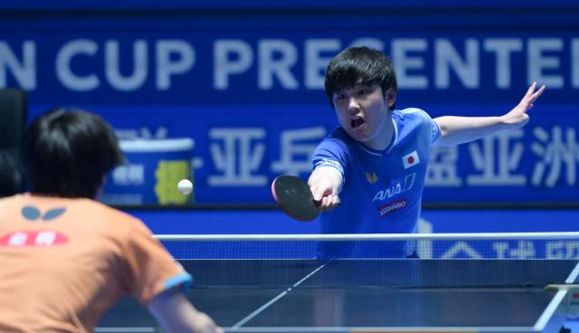 (260208) -- HAIKOU, Feb. 8, 2026 (Xinhua) -- Harimoto Tomokazu hits a return during the men's singles semifinal match between Harimoto Tomokazu of Japan and Togami Shunsuke of Japan at the ITTF-ATTU Asian Cup Haikou 2026 table tennis tournament in Haikou, south China's Hainan Province, Feb. 8, 2026. (Xinhua/Yang Guanyu)