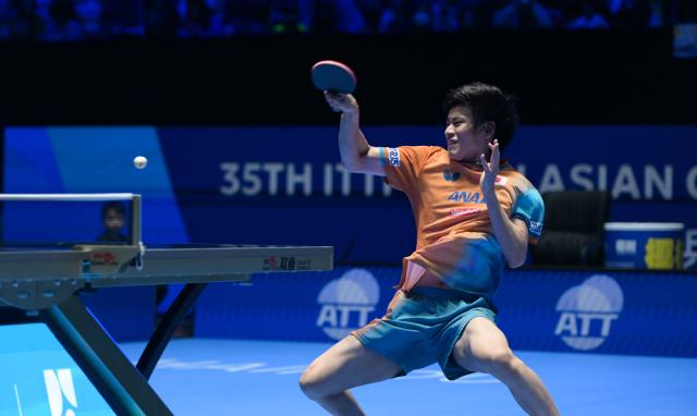 (260208) -- HAIKOU, Feb. 8, 2026 (Xinhua) -- Togami Shunsuke hits a return during the men's singles semifinal match between Harimoto Tomokazu of Japan and Togami Shunsuke of Japan at the ITTF-ATTU Asian Cup Haikou 2026 table tennis tournament in Haikou, south China's Hainan Province, Feb. 8, 2026. (Xinhua/Yang Guanyu)