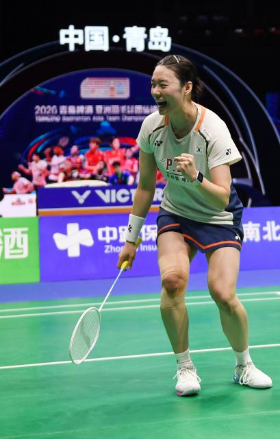 (260208) -- QINGDAO, Feb. 8, 2026 (Xinhua) -- Kim Ga Eun of South Korea cheers after winning the women's singles match against Xu Wenjing of China during the women's team final match between China and South Korea at Badminton Asia Team Championships 2026 in Qingdao, east China's Shandong Province, Feb. 8, 2026. (Xinhua/Li Ziheng)