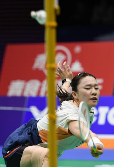 (260208) -- QINGDAO, Feb. 8, 2026 (Xinhua) -- Kim Ga Eun of South Korea hits a return in the women's singles match against Xu Wenjing of China during the women's team final match between China and South Korea at Badminton Asia Team Championships 2026 in Qingdao, east China's Shandong Province, Feb. 8, 2026. (Xinhua/Li Ziheng)