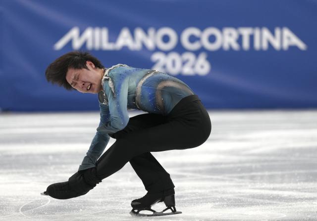 (260208) -- MILAN, Feb. 8, 2026 (Xinhua) -- Jin Boyang of China competes during the short program of men single skating for figure skating team event at the Milan-Cortina 2026 Olympic Winter Games in Milan, Italy, Feb. 7, 2026. (Xinhua/Cheng Min)