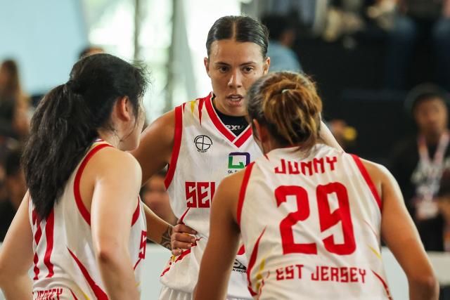 (260208) -- PASAY CITY, Feb. 8, 2026 (Xinhua) -- Players of Selangor Est Jersey of Malaysia are seen as they compete during the pre-quarterfinal match between the Gilas Pilipinas Stars of the Philippines and Selangor Est Jersey of Malaysia at the Manila Hustle Philippine Women's 3x3 International Invitational in Pasay City, the Philippines, Feb. 8, 2026. (Xinhua/Rouelle Umali)
