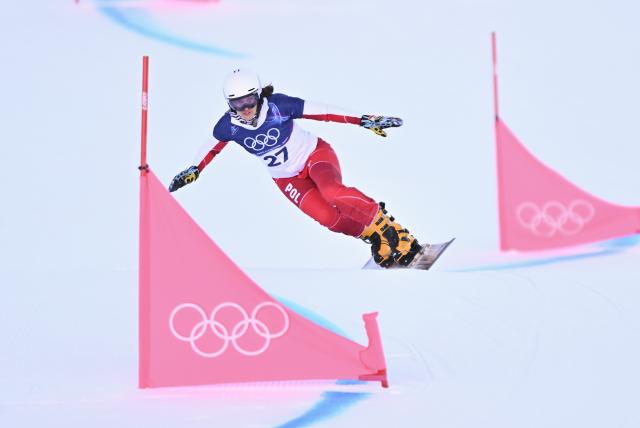(260208) -- LIVIGNO, Feb. 8, 2026 (Xinhua) -- Aleksandra Krol-Walas of Poland competes during the Snowboard Women's Parallel Giant Slalom Qualification at the Milan-Cortina 2026 Olympic Winter Games in Livigno, Italy, Feb. 8, 2026. (Xinhua/Zhang Hongxiang)