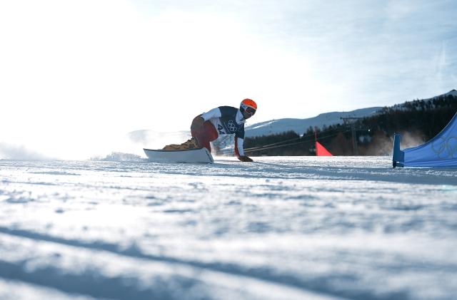(260208) -- LIVIGNO, Feb. 8, 2026 (Xinhua) -- Michal Nowaczyk of Poland competes during the Snowboard Men's Parallel Giant Slalom Qualification at the Milan-Cortina 2026 Olympic Winter Games in Livigno, Italy, Feb. 8, 2026. (Xinhua/Hu Chao)