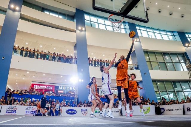 (260208) -- PASAY CITY, Feb. 8, 2026 (Xinhua) -- Saicha Grant-Allen (C) of Flowlish Gunma of Japan goes for a layup during the final match between Flowlish Gunma of Japan and Uratex Dream of the Philippines at the Manila Hustle Philippine Women's 3x3 International Invitational in Pasay City, the Philippines, Feb. 8, 2026. (Xinhua/Rouelle Umali)