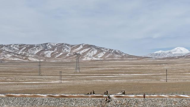 (260208) -- GOLMUD, Feb. 8, 2026 (Xinhua) -- An aerial drone photo taken on Feb. 6, 2026 shows staff members of the Wangkun Line maintenance workshop in Golmud section under China Railway Qinghai-Xizang Group Co., Ltd. maintaining the rail along the Qinghai-Xizang Railway in northwest China's Qinghai Province. Deep in the Kunlun Mountains, railway workshop mechanics have intensified patrol at key places along the railway lines, safeguarding the smooth operation of the railway during the Spring Festival travel rush. (Xinhua/Qi Zhiyue)