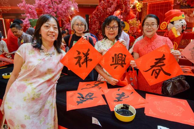 (260208) -- KUALA LUMPUR, Feb. 8, 2026 (Xinhua) -- People participate in a calligraphy event in celebration of the upcoming Spring Festival in Kuala Lumpur, Malaysia, Feb. 8, 2026. (Photo by Chong Voon Chung/Xinhua)