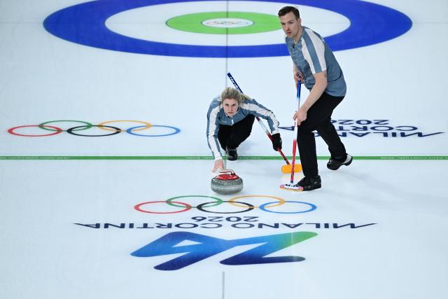 (260208) -- CORTINA D'AMPEZZO, Feb. 8, 2026 (Xinhua) -- Kristin Skaslien (L)/Magnus Nedregotten of Norway compete against Julie Zelingrova/Vit Chabicovsky of the Czech Republic during the curling mixed doubles round robin session 10 match of the 2026 Milan-Cortina Winter Olympics in Cortina D'Ampezzo, Italy, Feb. 8, 2026. (Xinhua/Lian Yi)