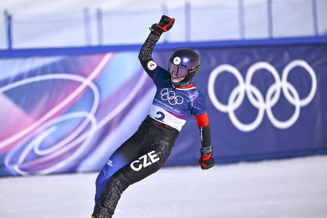(260208) -- LIVIGNO, Feb. 8, 2026 (Xinhua) -- Zuzana Maderova of the Czech Republic celebrates during the Snowboard Women's Parallel Giant Slalom Finals at the Milan-Cortina 2026 Olympic Winter Games in Livigno, Italy, Feb. 8, 2026. (Xinhua/Zhang Hongxiang)