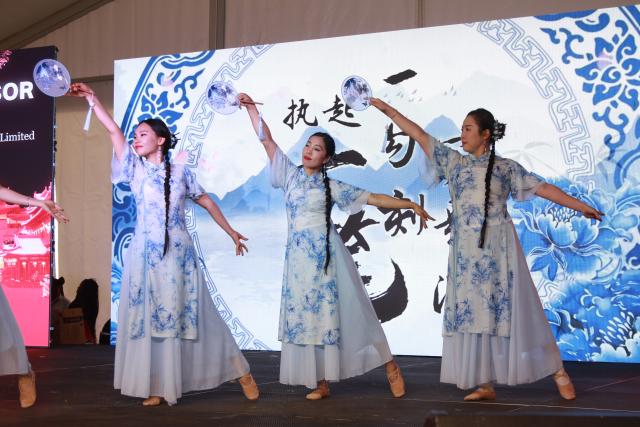 (260208) -- HARARE, Feb. 8, 2026 (Xinhua) -- A Chinese dance is staged at a carnival to celebrate the Chinese New Year in Harare, Zimbabwe, on Feb. 7, 2026. Zimbabweans on Saturday were treated to Chinese cuisine and traditional performances at a carnival held in Harare, Zimbabwe's capital, to celebrate the upcoming Chinese New Year.
   TO GO WITH "Carnival held in Zimbabwe to celebrate Chinese New Year" (Photo by Tafara Mugwara/Xinhua)
