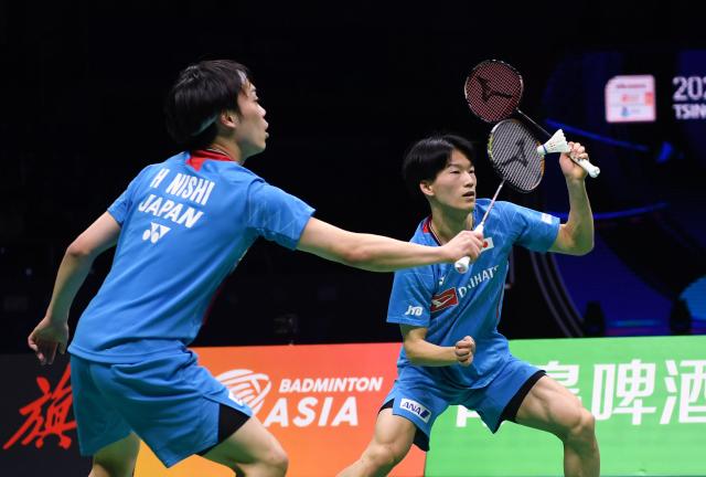 (260208) -- QINGDAO, Feb. 8, 2026 (Xinhua) -- Kumagai Kakeru (R)/Nishi Hiroki of Japan compete against He Jiting/Ren Xiangyu of China during the men's team final match between China and Japan at Badminton Asia Team Championships 2026 in Qingdao, east China's Shandong Province, Feb. 8, 2026. (Xinhua/Li Ziheng)