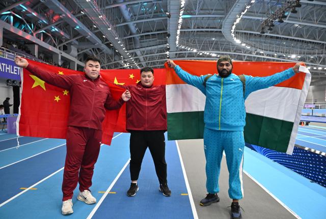 (260208) -- TIANJIN, Feb. 8, 2026 (Xinhua) -- Chen Chengyu (C) of China, Toor Tajinderpal Singh (R) of India and Xing Jialiang of China pose after the men's shot put final at the 12th Asian Indoor Athletics Championships 2026 in Tianjin, north China, Feb. 8, 2026. (Xinhua/Zhao Zishuo)